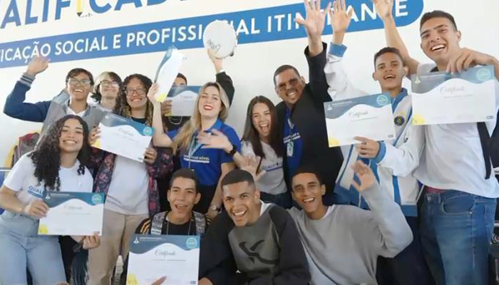 alunos e colaboradores do Qualifica DF