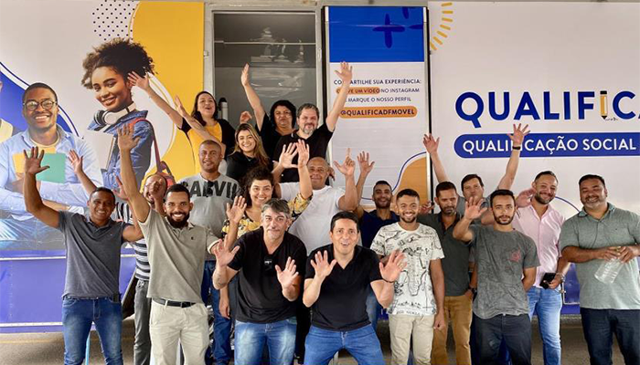 alunos e colaboradores do Qualifica DF